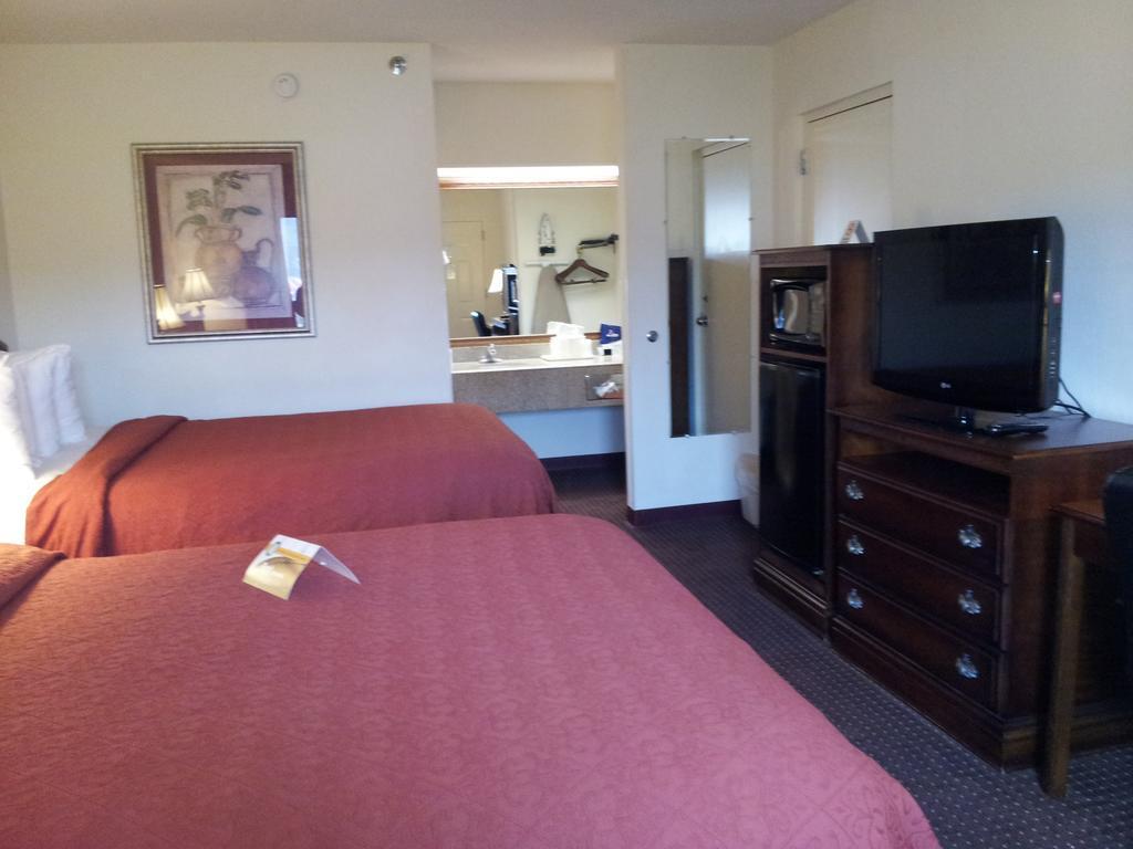 Quality Inn Pelham I-65 Exit 246 מראה חיצוני תמונה