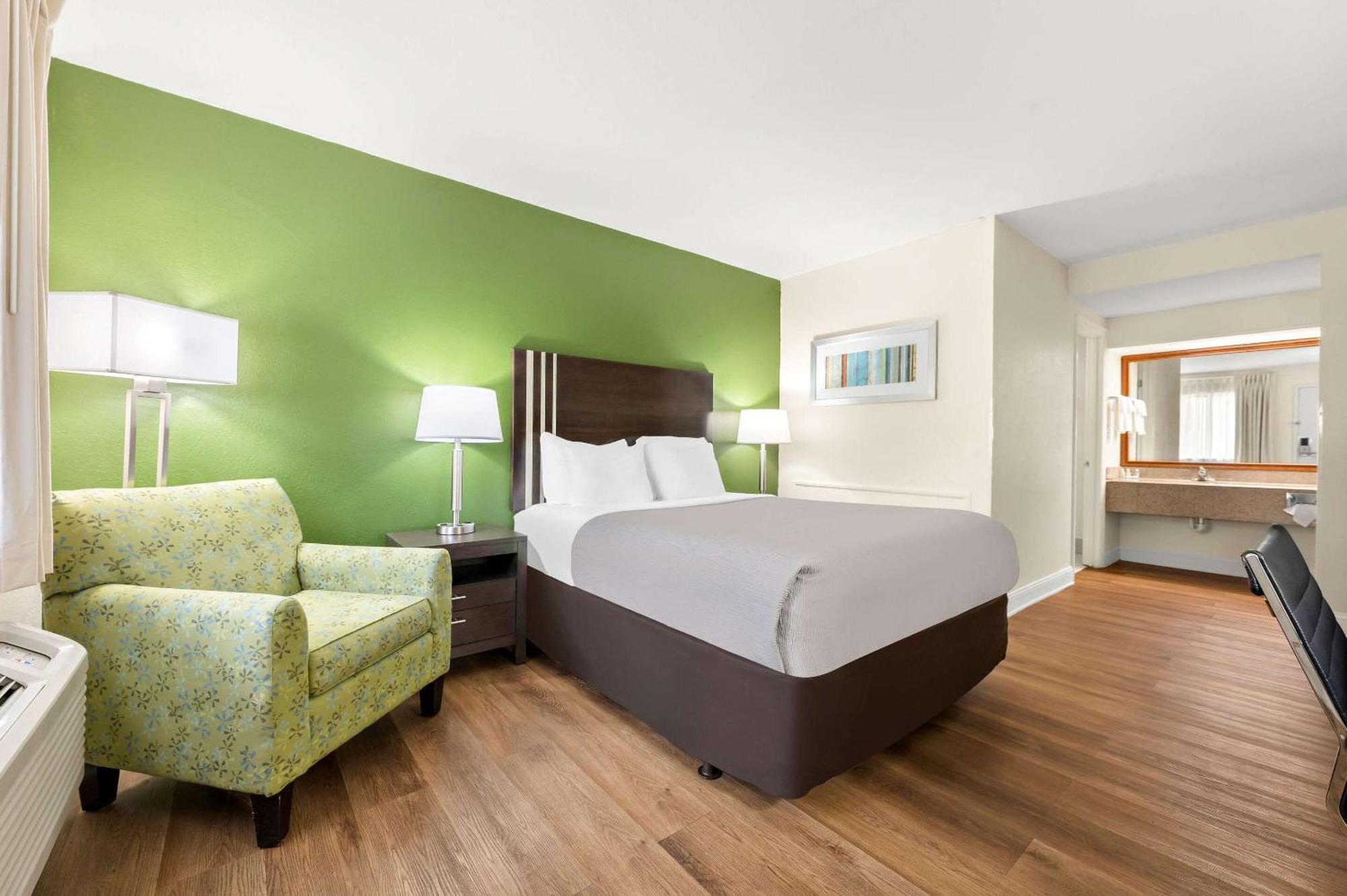 Quality Inn Pelham I-65 Exit 246 מראה חיצוני תמונה