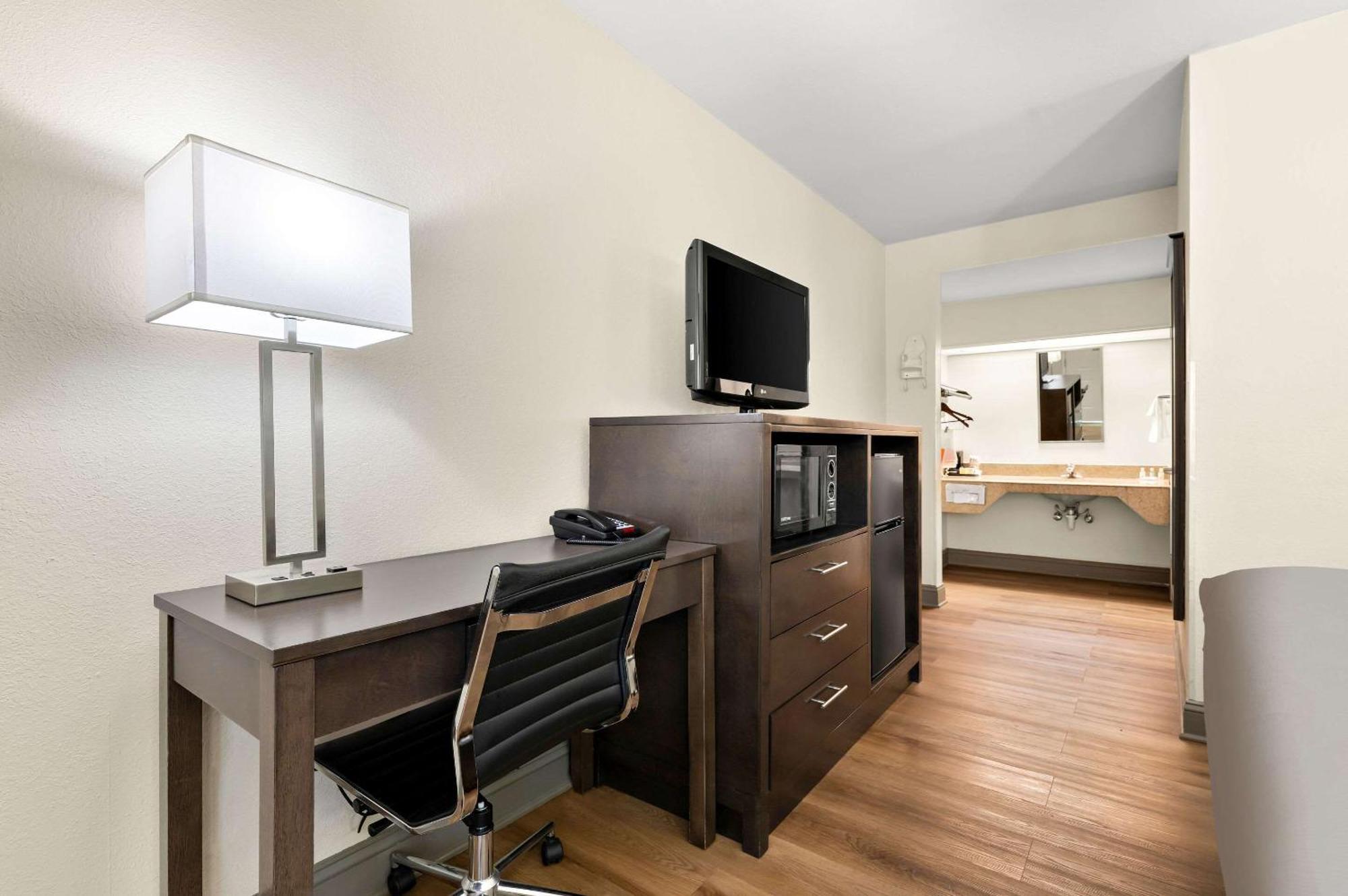 Quality Inn Pelham I-65 Exit 246 מראה חיצוני תמונה