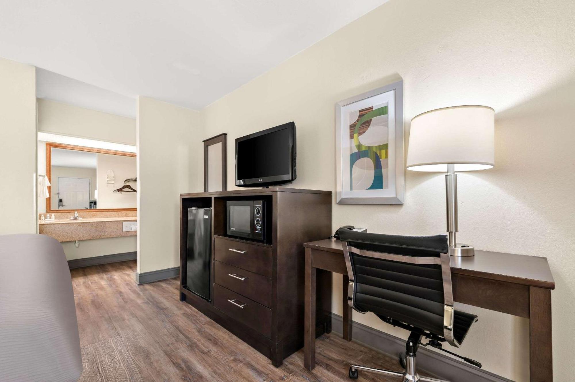 Quality Inn Pelham I-65 Exit 246 מראה חיצוני תמונה