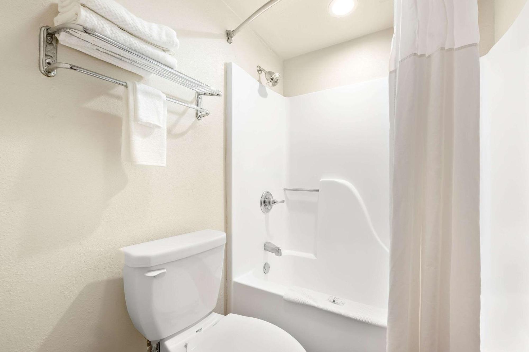 Quality Inn Pelham I-65 Exit 246 מראה חיצוני תמונה