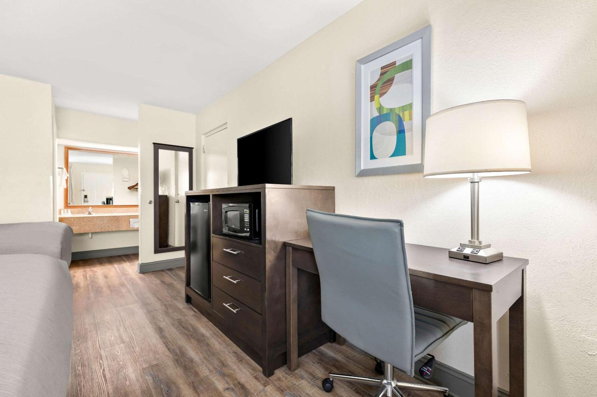 Quality Inn Pelham I-65 Exit 246 מראה חיצוני תמונה